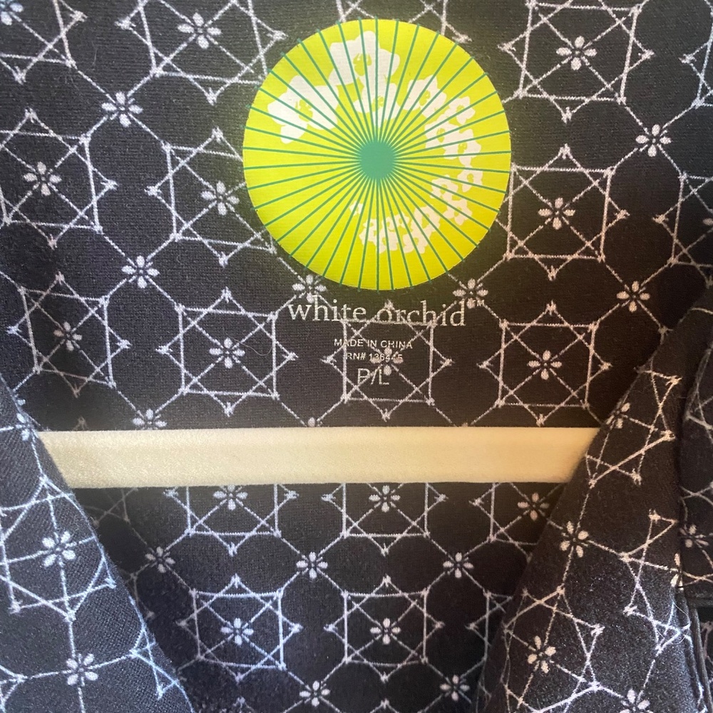 White Orchid Short Sleeve Geometric Capri Pajama Set - Picture 4 of 8